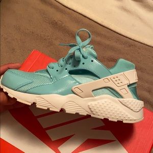 Nike huarache running shoes- size 6y